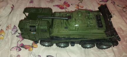 Военный тягач Щит с танком и Пушка