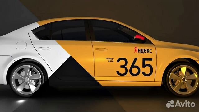 Водитель Такс Яндекс на своём авто