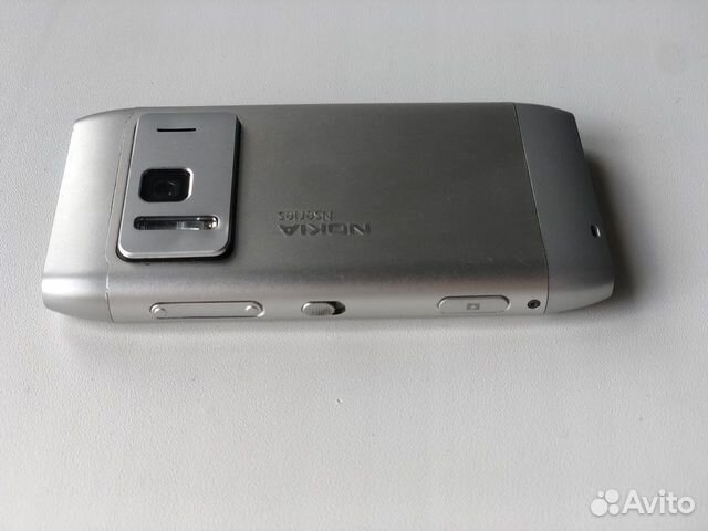 Телефон Nokia N8