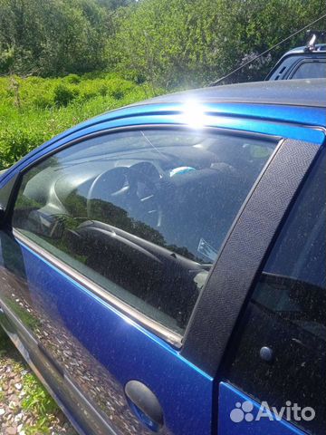 Стекло peugeot 206