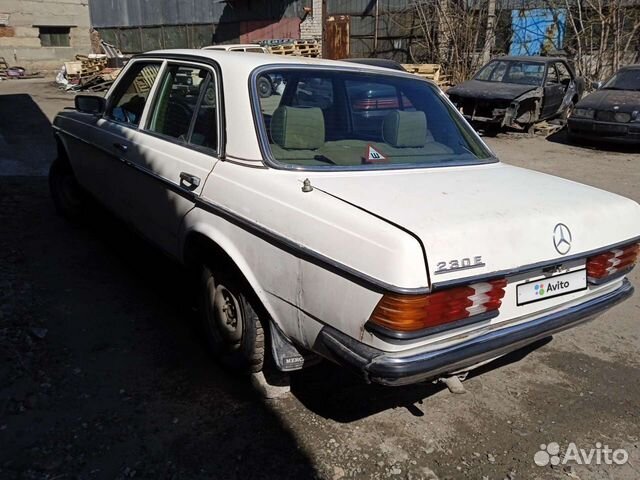 Mercedes-Benz W123 2.3 МТ, 1982, битый, 300 000 км