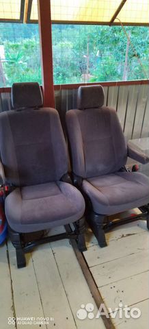 Передние сиденья для Тойота Вокси 2002год