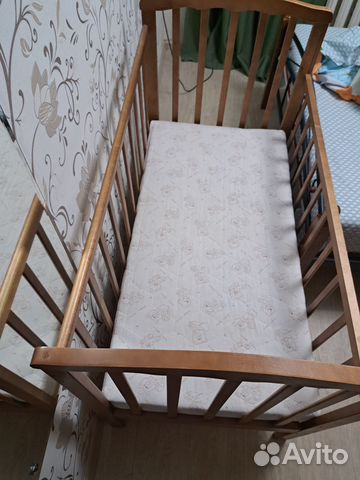 Продам детскую кроватку с матрасом