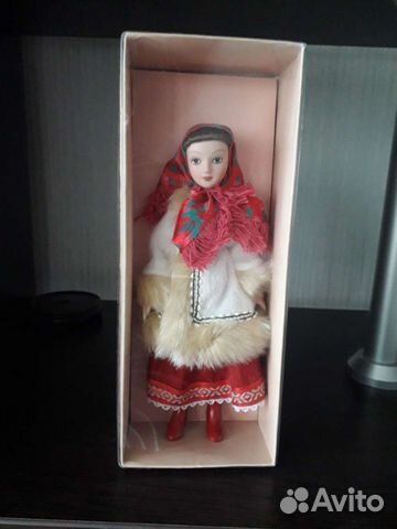 Кукла фарфоровая