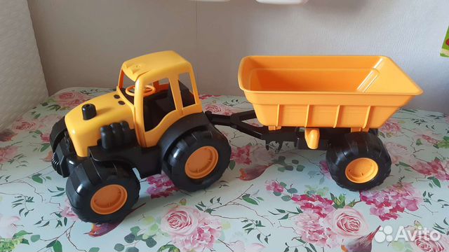 Трактор с прицепом