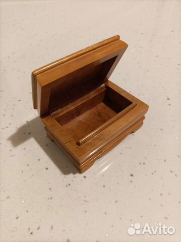 Деревянная шкатулка