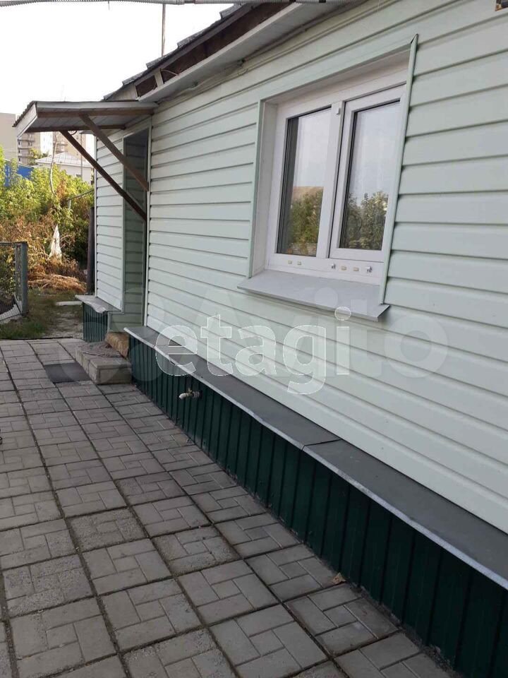 House 44 m2 on a plot 6 hundred.