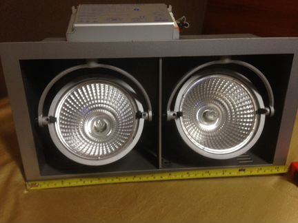 Светильник карданный встраиваемый,освещение,двойно