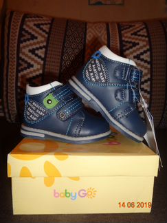 Новые ботинки р.21