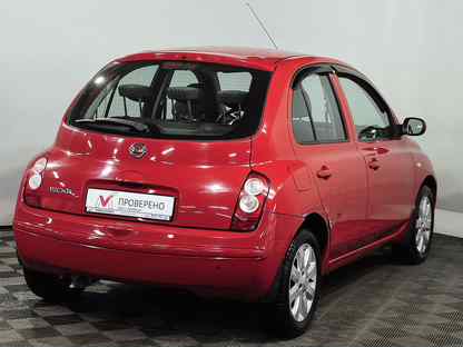 Nissan Micra красный 2005