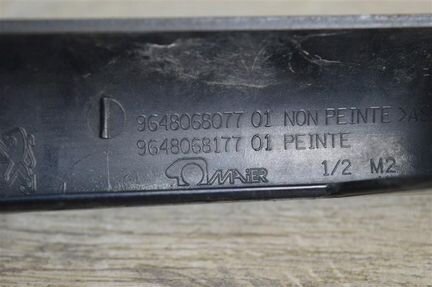 Накладка крышки багажника Пежо 206