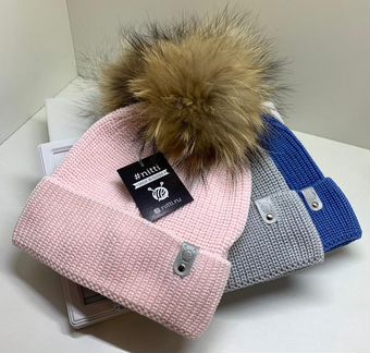 Милая женская шапка с помпоном новая