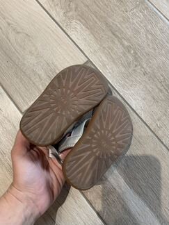 Сандалии ugg на девочку 21 р