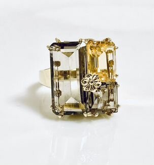 Золотое кольцо с раухтопазами и цитрином