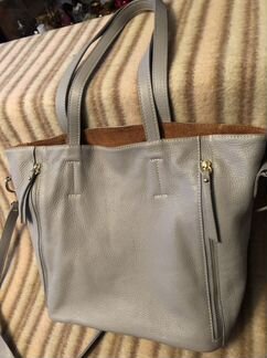 Сумка кожаная б/у с косметичкой. Серая