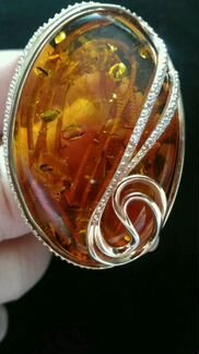 Красивая Янтарная брошь,золото,серебро