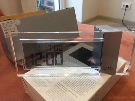 Будильник Wendox с барометром