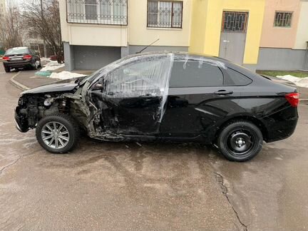LADA Vesta 1.6 МТ, 2020, битый, 14 000 км