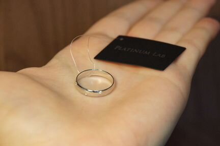 Обручальное кольцо из платины с бриллиантами 18 р