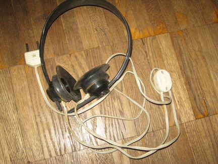 Наушники ретро