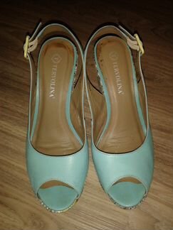 Босоножки на танкетке 38 разм