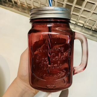 Стеклянная кружка с трубочкой