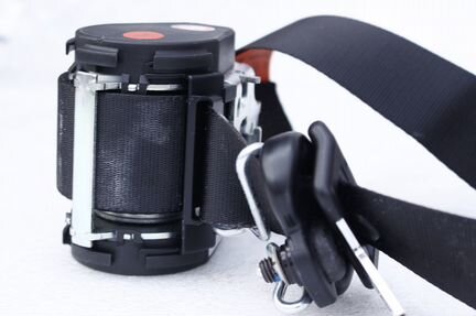 Ремень безопасности левый Ford Focus 1998-05