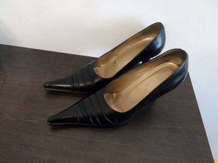 Туфли с длинным носом