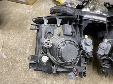 Фары Nissan Cube