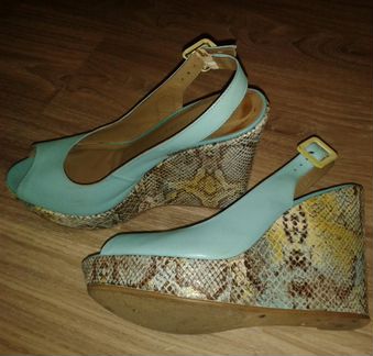 Босоножки на танкетке 38 разм