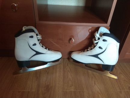 Фигурные коньки Roces