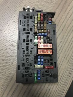 Блок предохранителей передний Mercedes-Benz