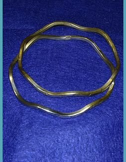 Пара браслетов