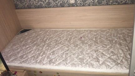 Кровать двухьярусная