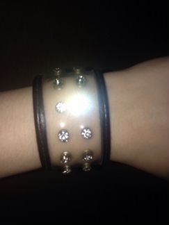 Прозрачный браслет со стразами