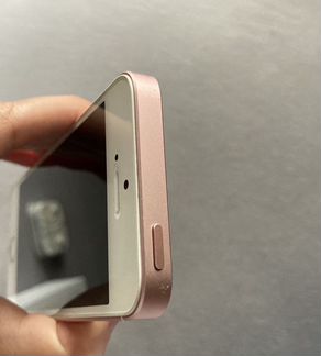 Телефон iPhone SE 32Гб