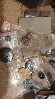 Пуговицы и кнопки разные из наборов для починки