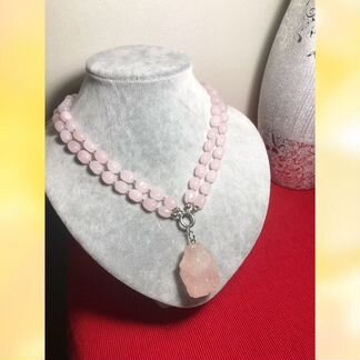 Колье из розового кварца