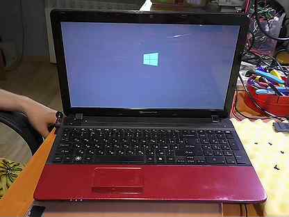 Ноутбук пищит. Packard Bell ts11 Red. Packard Bell p5ws0 топ кейс. Ноутбук Packard Bell выключился. Ноутбук Packard Bell p5ws0 кнопка включения.