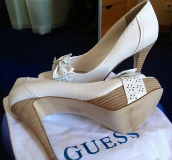Новые белые туфли Guess