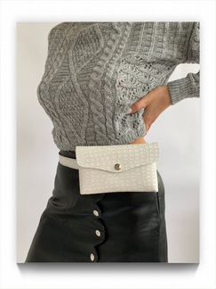 Свитер женский короткий