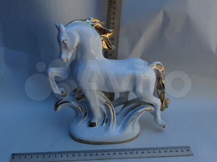 Фарфоровая статуэтка лошадь лфз СССР