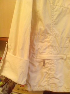 Куртка-ветровка светлая 