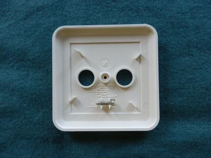 Розетка телевизионная ikusi artu-F