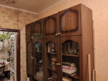 Два деревянных шкафа