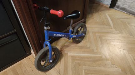 Продам Беговел Kreiss, б/у