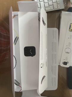 Apple Watch Series 5, 44 мм, корпус из алюминия цв