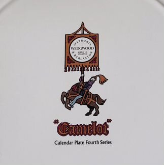 Wedgwood тарелка Календарь 1974 г. Камелот, Англия