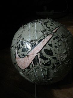 Мяч Найк потрёпоный