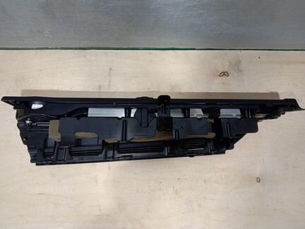 Направляющая шторки в багажник Mercedes Benz W204